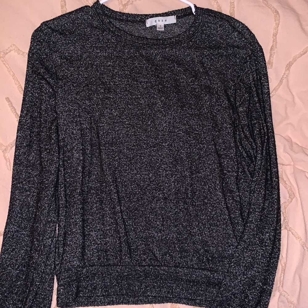 women’s gaze sweater/top